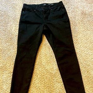 Size 12 skinny Crown and Ivy black jeans.